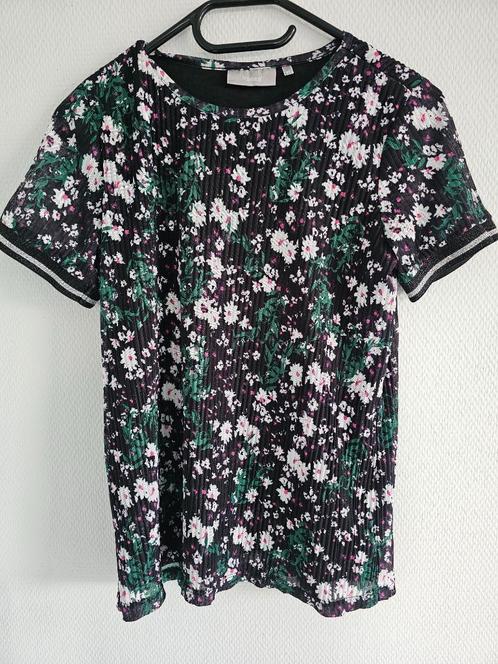 groene T-shirt met bloemenprint, Kleding | Dames, T-shirts, Gedragen, Maat 34 (XS) of kleiner, Groen, Korte mouw, Ophalen of Verzenden