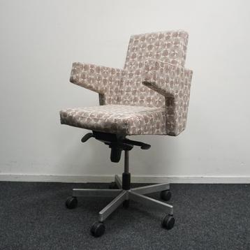 Cowerk Kluptoo Shoot Vergaderstoelen | Bruin / Creme | Stoel beschikbaar voor biedingen