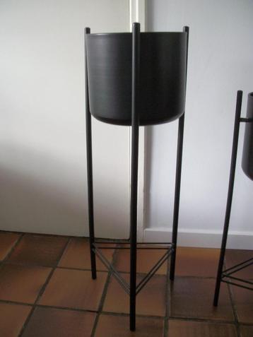 1 Plantenstandaard - 80 cm hoog - Zwart - zgan beschikbaar voor biedingen