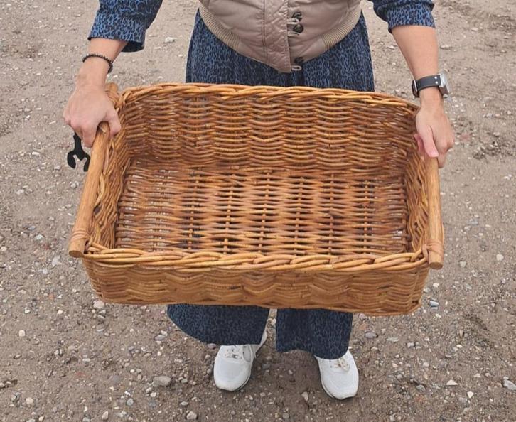 2 grote rieten manden, Huis en Inrichting, Woonaccessoires | Schalen en Manden, Gebruikt, Mand, Rechthoekig, Riet, Ophalen