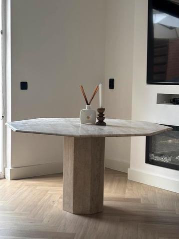 Travertin eettafel  beschikbaar voor biedingen