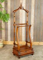 Sierlijke brocante oranjebruine houten dressboy – standaard, Ophalen, Gebruikt, --, --