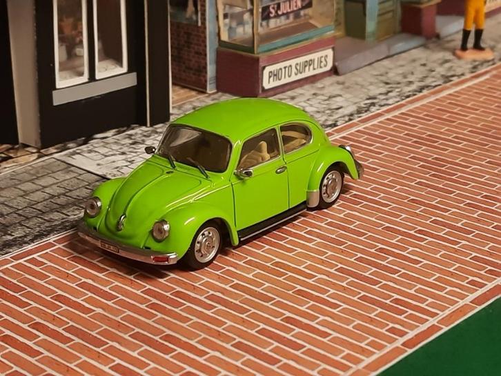 Volkswagen kever 1303.  Model in nagenoeg nieuwstaat. Model, Hobby en Vrije tijd, Modelauto's | 1:43, Zo goed als nieuw, Auto