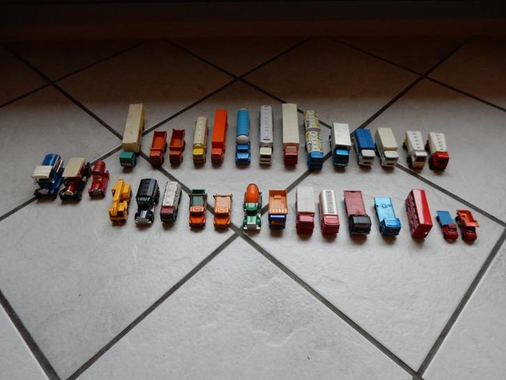 Kleine model vrachtwagens, gemiddelde schaal 1/100., Hobby en Vrije tijd, Modelauto's | Overige schalen, Gebruikt, Bus of Vrachtwagen