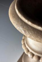 Marmeren vaasje jardinière, Ophalen