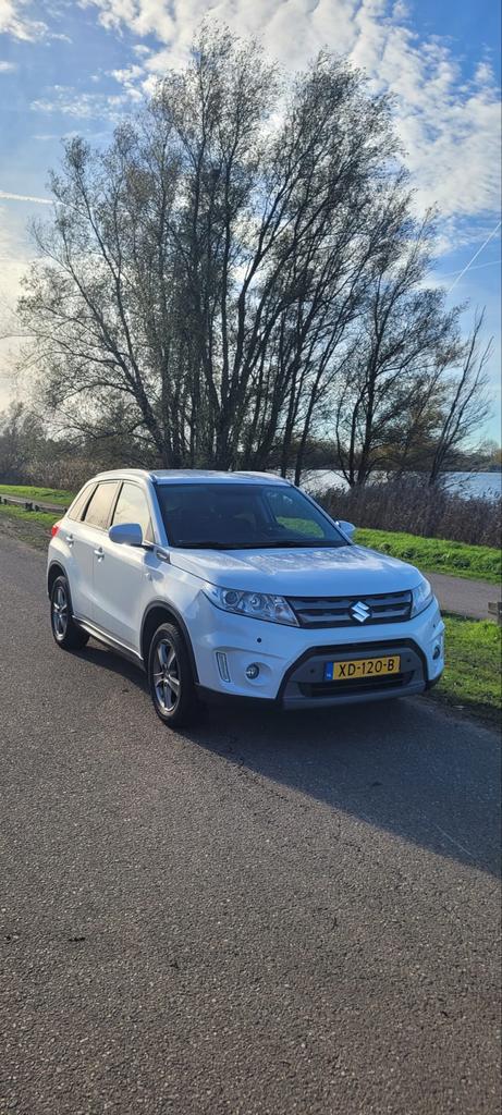 Suzuki Vitara 1.6 120pk trekhaak camera navi stoelverwarming, Auto's, Suzuki, Particulier, Vitara, Benzine, C, SUV of Terreinwagen
