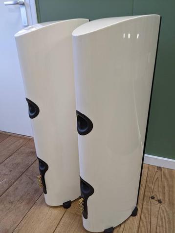 PSB Imagine T in "gloss white" beschikbaar voor biedingen
