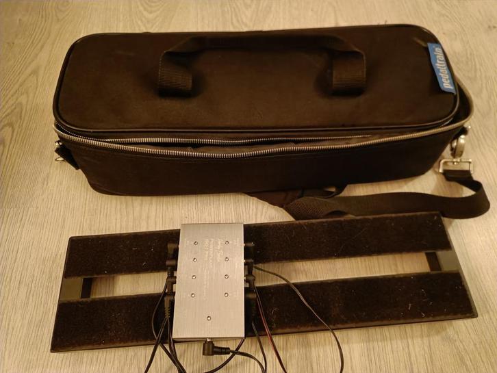 Pedaltrain Nano + Harley Benton Iso-1 Pro + daisy chain, Muziek en Instrumenten, Effecten, Gebruikt, Ophalen of Verzenden