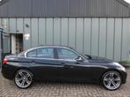 BMW 3-serie 318d High Executive AIRCO//NAVI//CRUISE//STOELVE, Auto's, 1385 kg, 745 kg, Zwart, Bedrijf