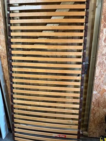 Lattenbodem met ijzeren frame 90x200 + evt. Matras beschikbaar voor biedingen