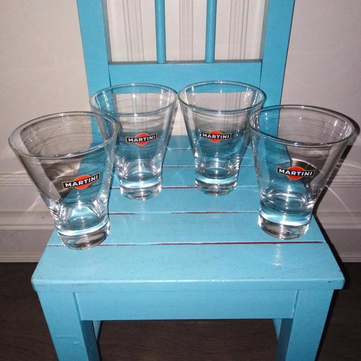 Martini tumbler glazen rood logo 4 stuks, Huis en Inrichting, Keuken | Servies, Gebruikt, Glas of Glazen, Overige stijlen, Glas