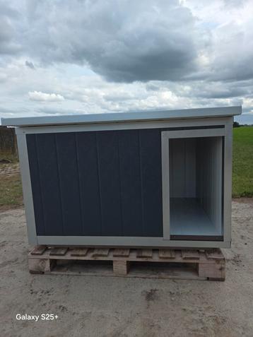 Geïsoleerd hok  beschikbaar voor biedingen