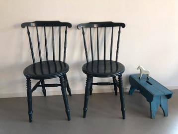 SALE Diverse vintage houten stoelen uit Zweden beschikbaar voor biedingen
