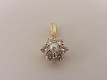 Gouden hanger met zirkonia en parel                     G123 beschikbaar voor biedingen