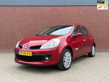 Renault Clio 1.2-16V Special Rip Curl / Nap / Airco / Cruise beschikbaar voor biedingen