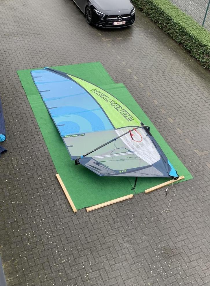 Neilpryde Flight Evo IV 8.7 zgan, Watersport en Boten, Windsurfen, Zo goed als nieuw, Zeil, Met draagtas, 7 m² of meer, Ophalen