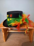 Hoge hoed met rood geel groen, Ophalen, Gedragen, Carnaval