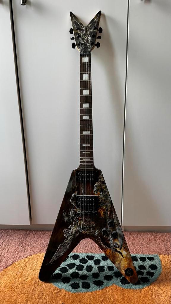 Dean The Hunter EV - Zo Goed Als Nieuw!, Muziek en Instrumenten, Snaarinstrumenten | Gitaren | Elektrisch, Zo goed als nieuw, Solid body