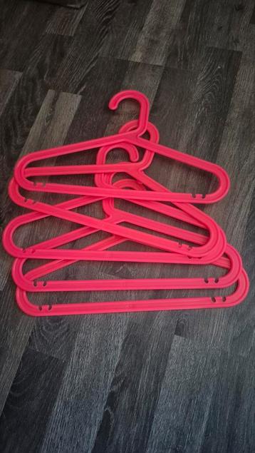 Hangers  beschikbaar voor biedingen