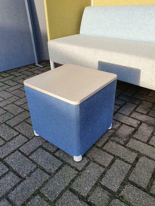 Vepa V50 bijzettafel / poef ( wol + hout ), Huis en Inrichting, Banken | Voetenbanken en Poefen, Zo goed als nieuw, Minder dan 50 cm
