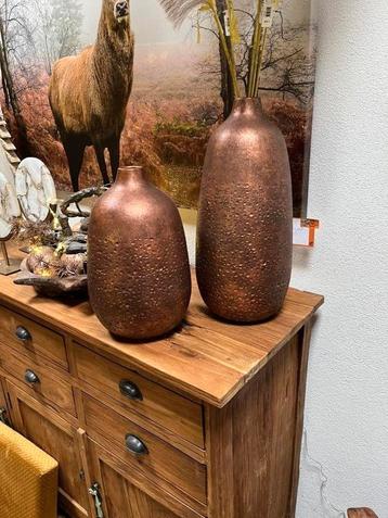 2 nieuwe Vazen  beschikbaar voor biedingen