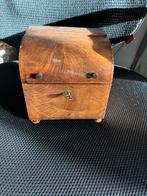 Antiek Bureau Kistje met Sleutel - 16x14cm, Antiek en Kunst, Ophalen of Verzenden