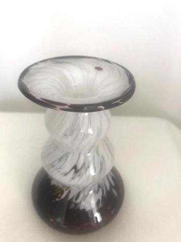 zweeds vaasje Guldkroken beschikbaar voor biedingen