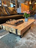 Stoere salontafel, koffietafel op wielen en dik eikenhout, Antiek en Kunst, Ophalen