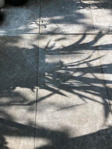 Terras - natuursteen 60x60x6 + klinkers + banden beschikbaar voor biedingen