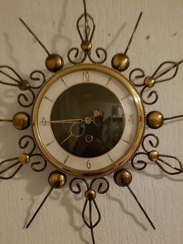 Zonneklok ,opwinder met sleutel,50 euro. beschikbaar voor biedingen
