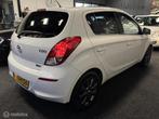 Hyundai i20 1.2i 5 DEURS / AIRCO / CRUISE / SCHUIFDAK / LMV, Euro 5, Gebruikt, 4 cilinders, Leder en Stof