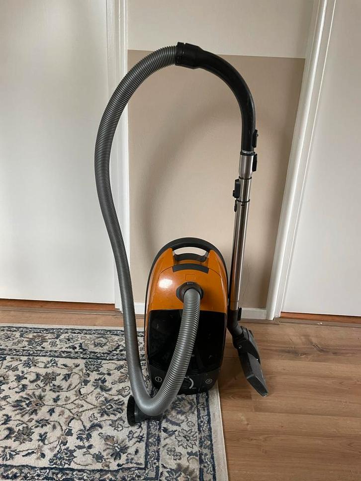 Miele 1800 watt Stofzuiger, Witgoed en Apparatuur, Stofzuigers, Gebruikt, Stofzuiger, 1600 tot 2000 watt, Stofzak, Ophalen
