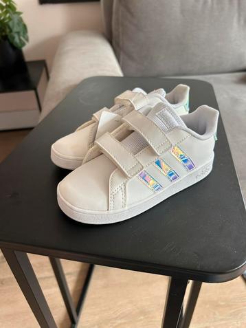 Witte Adidas sneakers nieuw klittenband beschikbaar voor biedingen