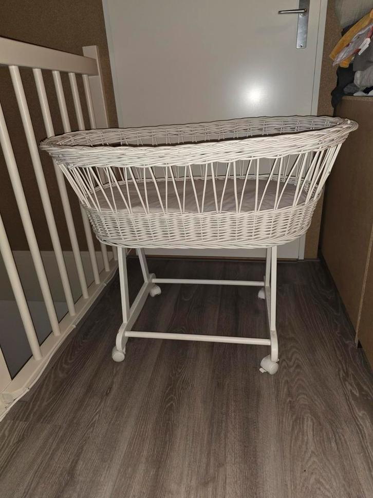 Rotan wiegje in nette staat, Kinderen en Baby's, Babywiegjes en Ledikanten, Zo goed als nieuw, Wieg, Ophalen