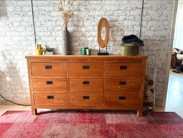 Teakhouten dressoir beschikbaar voor biedingen