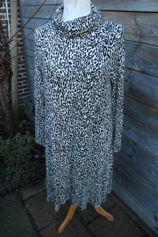 Jurk beige/ zwart Sani Blu mt 38 Vaste prijs, Kleding | Dames, Jurken, Zo goed als nieuw, Maat 38/40 (M), Zwart, Ophalen of Verzenden