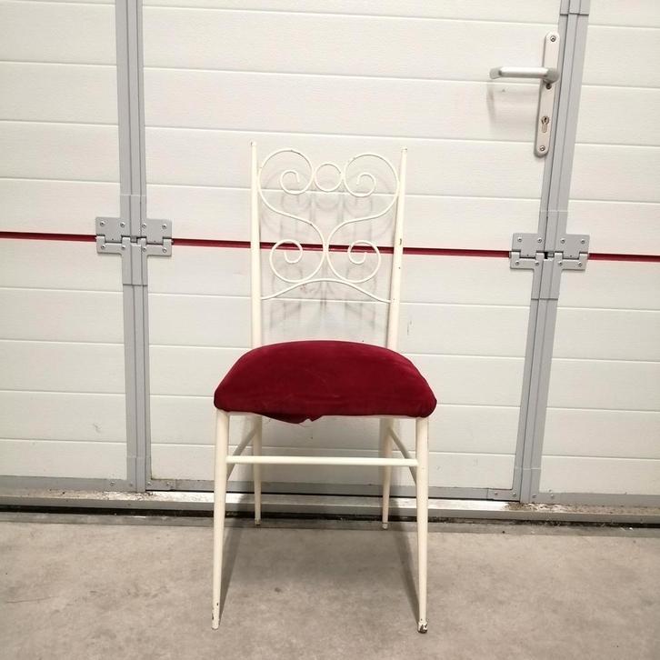 Antieke Stoel (Rood met Wit) | Chiavari Stijl | IJzer, Huis en Inrichting, Stoelen, Gebruikt, Eén, Metaal, Stof, Rood, Ophalen of Verzenden
