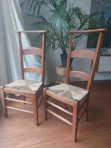 Oude Kerkstoelen, kinderstoel of als object beschikbaar voor biedingen
