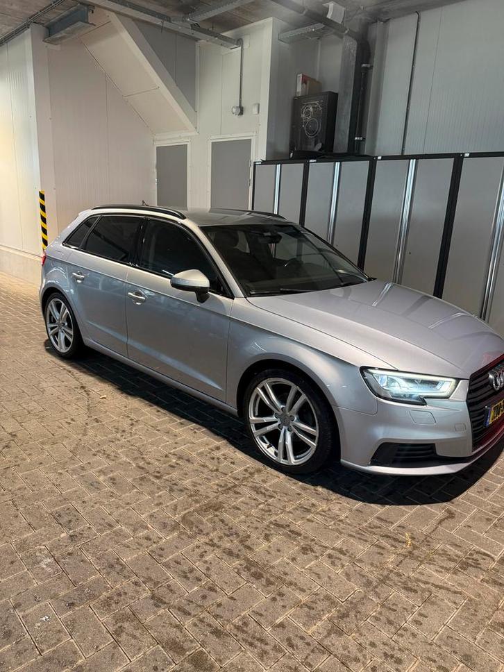 Audi A3 30Tfsi S Tronic DSG Digital Dashboard, Auto's, Audi, Particulier, A3, Adaptieve lichten, Adaptive Cruise Control, Airbags