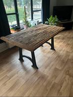 Mooi grove houtentafel met zware ijzeren poten, Huis en Inrichting, Tafels | Eettafels, Ophalen, 50 tot 100 cm, Zo goed als nieuw