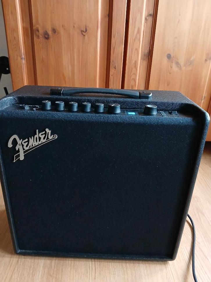 Fender Mustang LT50 1X12Combo versterker, Muziek en Instrumenten, Versterkers | Bas en Gitaar, Zo goed als nieuw, Gitaar, 50 tot 100 watt