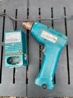 Makita Accuboormachine + Lader (Defecte Accu), Doe-het-zelf en Verbouw, Gereedschap | Boormachines, Gebruikt, Variabele snelheid