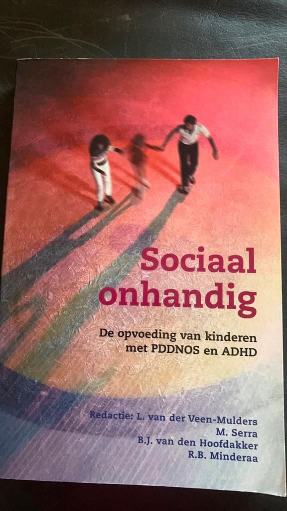 Sociaal onhandig.opvoeding v kinderen met pddnos autisme, Boeken, Psychologie, Zo goed als nieuw, Ontwikkelingspsychologie, Ophalen of Verzenden