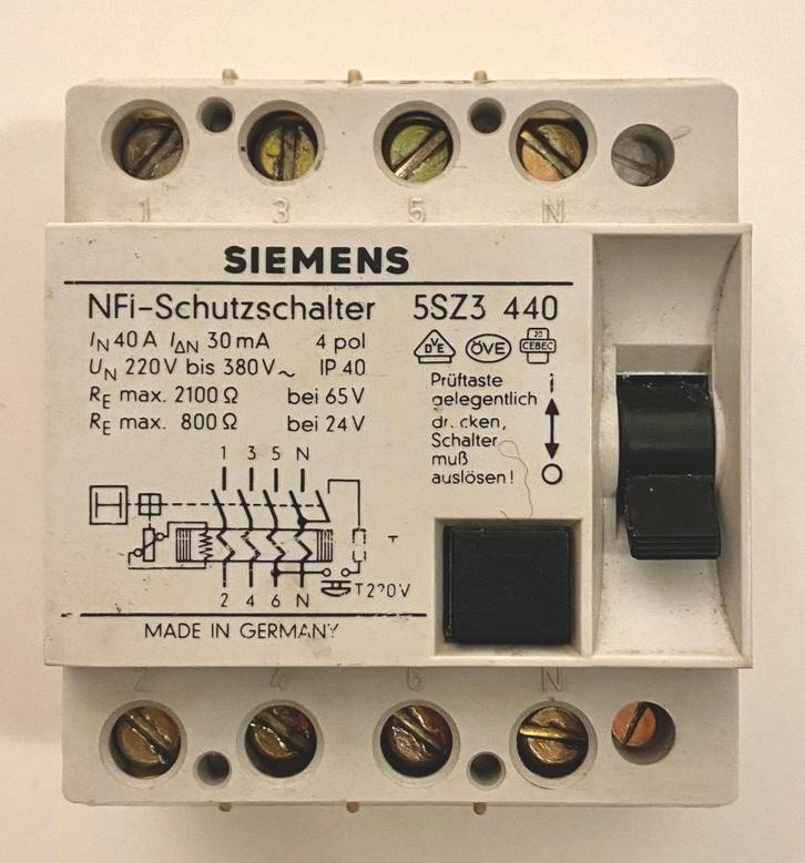 Siemens aardlekschakelaar (type 5SZ3 440) 40A - 4P, Hobby en Vrije tijd, Elektronica-componenten, Gebruikt, Ophalen of Verzenden