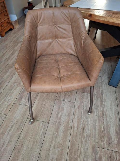 Stijlvolle eetkamerstoelen op wieltjes, Huis en Inrichting, Stoelen, Zo goed als nieuw, Ophalen