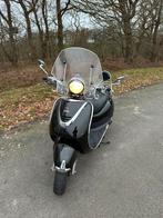 Sym Allo scooter nieuwe type geel kenteken, Fietsen en Brommers, Scooters | SYM, Ophalen, Maximaal 45 km/u, Allo, Zo goed als nieuw