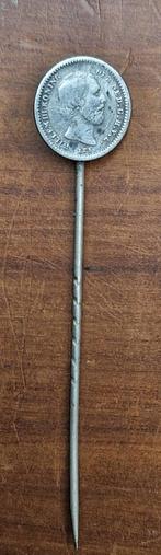 Speld Zilveren dubbeltje WILLEM III, Verzamelen, Koninklijk Huis en Royalty, Ophalen of Verzenden, Gebruikt, Nederland, Speld(je) of Lepel(tje)