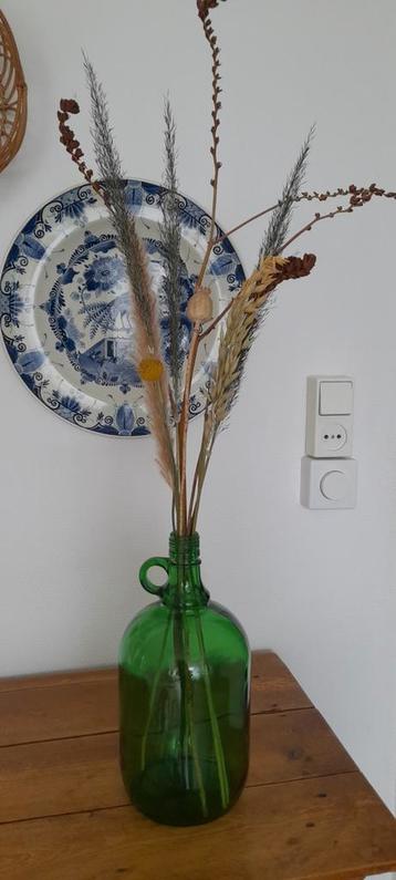 Vintage fles vaas met oor / groen glas/ incl droogbloemen  beschikbaar voor biedingen