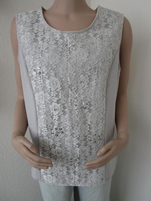 Top maat 44 met kant en strass., Kleding | Dames, Tops, Zo goed als nieuw, Maat 42/44 (L), Grijs, Zonder mouw, Verzenden