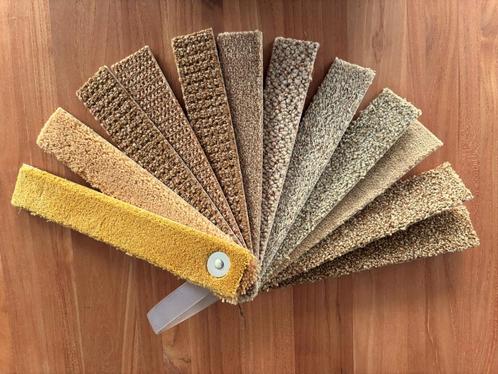 Bunch met staaltjes tapijt / vloerbedekking  oker geel bruin, Huis en Inrichting, Stoffering | Tapijten en Kleden, Zo goed als nieuw